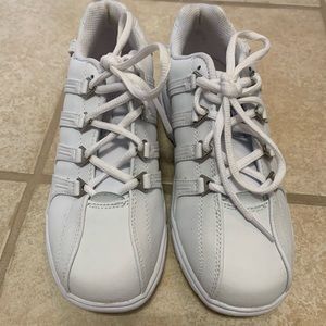 LA Gear white tennis shoes